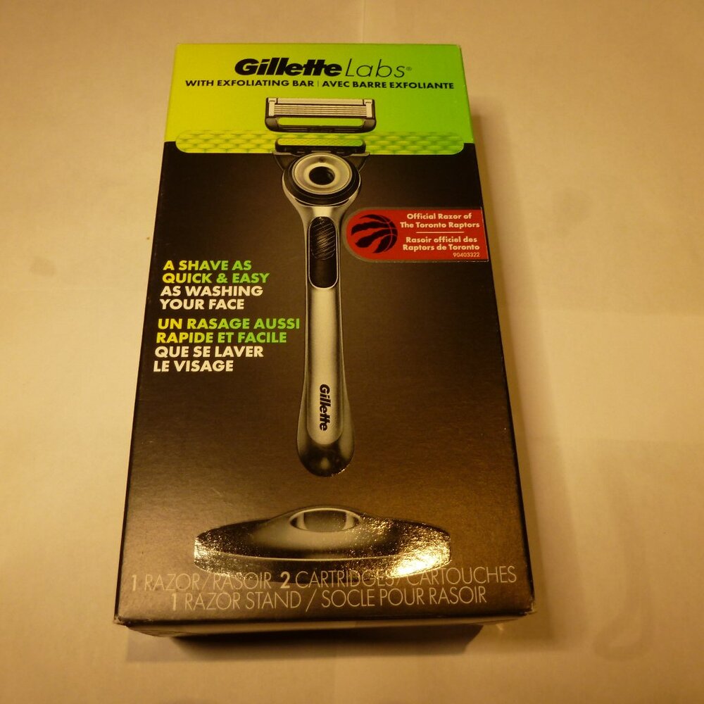 GilletteLabs with Exfoliating Bar Razor - Picture 2 of 4